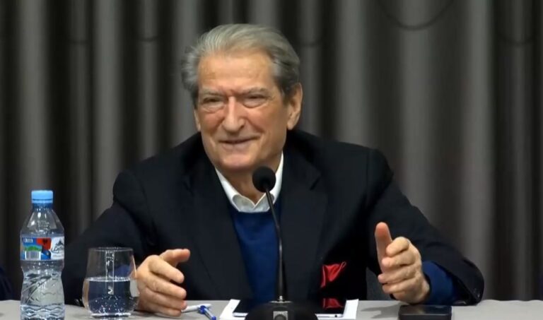 Kreu i PD, Sali Berisha, bashkëbisedim me pensionistët në Elbasan