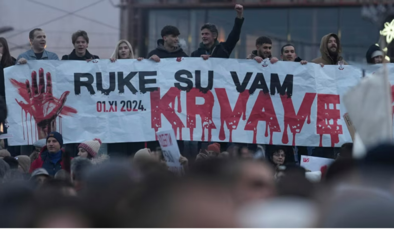 Protestat dhe grevat pushtojnë Serbinë, studentët bojkotojnë mësimin