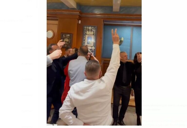 Video e grupit të Gaz Bardhit duke kënduar për Sali Berishën!