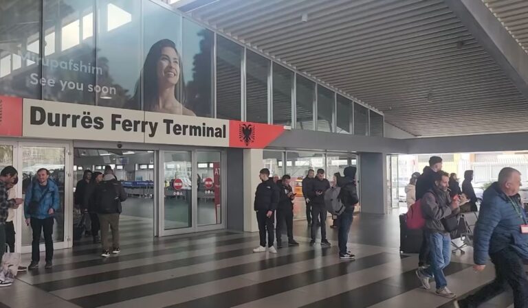 Fluks udhëtarësh në Portin e Durrësit, rreth 13 mijë priten deri të dielën