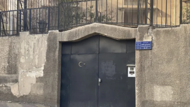 Assad ra, Turqia rihap ambasadën e saj në Siri