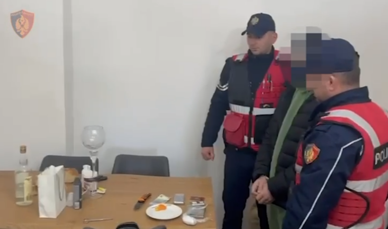 Shiste kokainë afër gjimnazeve, arrestohet 29-vjeçari