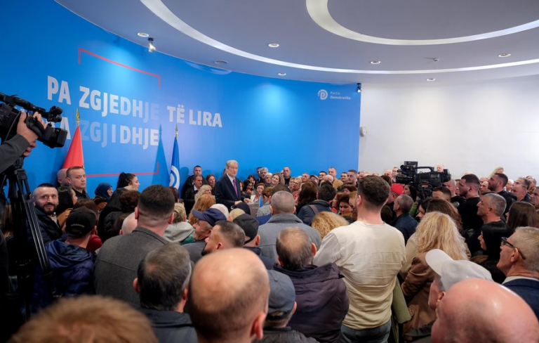 Berisha takim me mbështetësit në selinë blu: Meta po përballet me diktaturën e krimit në qeli