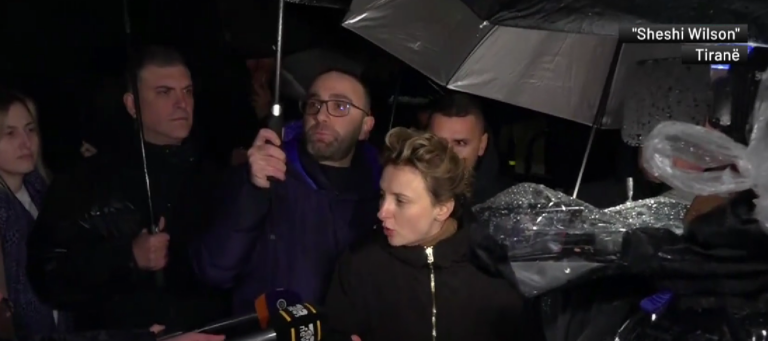 Përplasje në protestë, Erisa Xhixho: U shtymë dhunshëm
