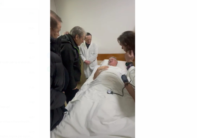 Policia e Tiranës: Deputeti Agron Gjekmarkaj nuk u dh*nua, u ndje keq dhe iku nga protesta