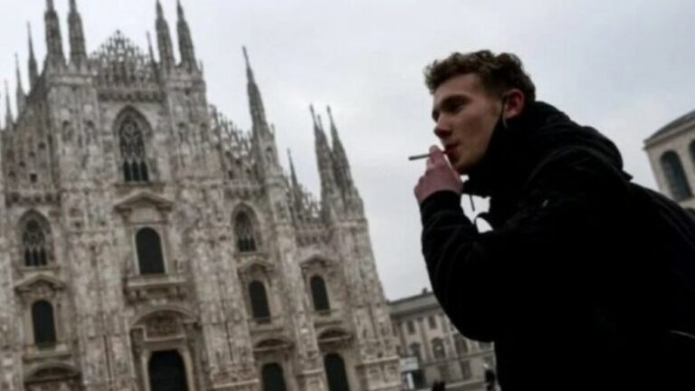 Milano, qyteti i parë i madh italian që vendos një ndalim pothuajse total për pirjen e duhanit në publik