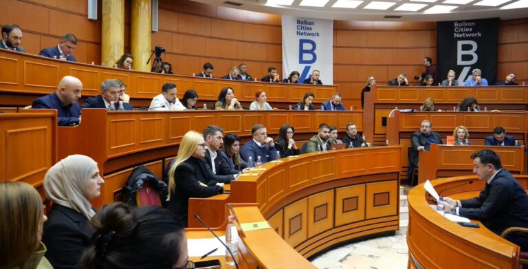 Tirana rekord historik në ndërtimin e objekteve arsimore, Veliaj: Ky këshill bashkiak duhet të jetë super krenar