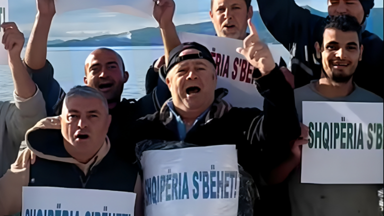Gjergj Luca i hyn detit në këmbë, krijon partinë e tij me sloganin, “Shqipëria s’bëhet”