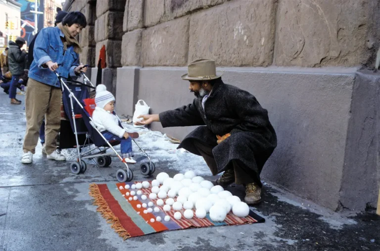 David Hammons, artisti që shiste topa bore në sheshin Cooper të Nju Jorkut