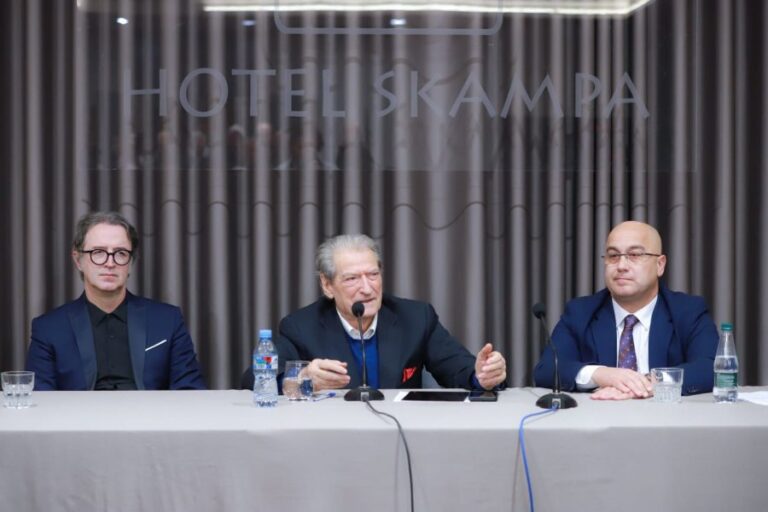 Berisha me pensionistët në Elbasan: Rroga mesatare do jetë 1200 euro