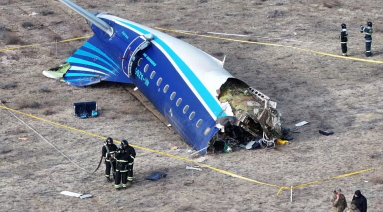 Shkaktare Rusia? Rrëzimi i avionit të Azerbajxhanit, dy kutitë e zeza do të hedhin dritë mbi të vërtetën