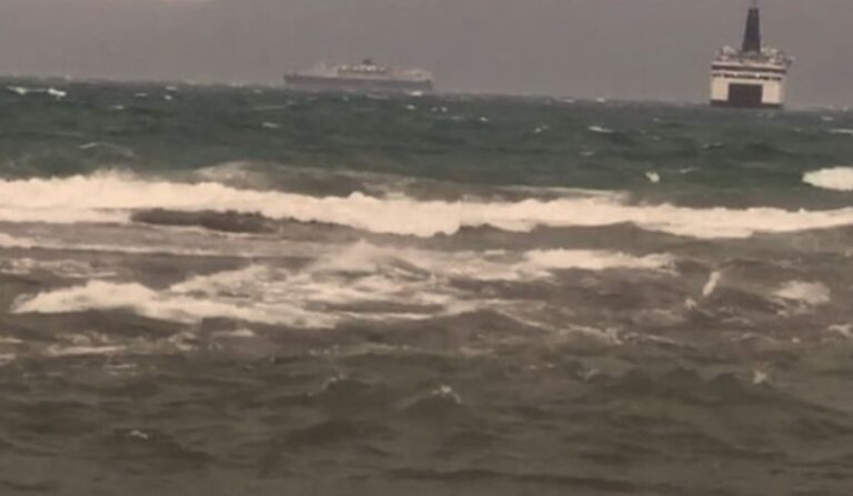 Moti i keq, pezullohen lundrimet për nesër në linjat Durrës-Bari