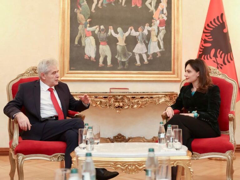 Kryeparlamentarja Elisa Spiropali pret në Kryesinë e Kuvendit kryetarin e BDI, Ali Ahmeti