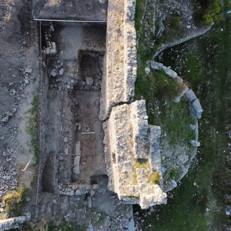 Vijojnë punimet restauruese në Kalanë e Lezhë (FOTO)