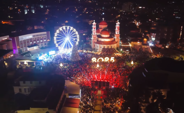 Kryefjalë e festave të dhjetorit, Rama publikon video nga atmosfera magjike në Korçë