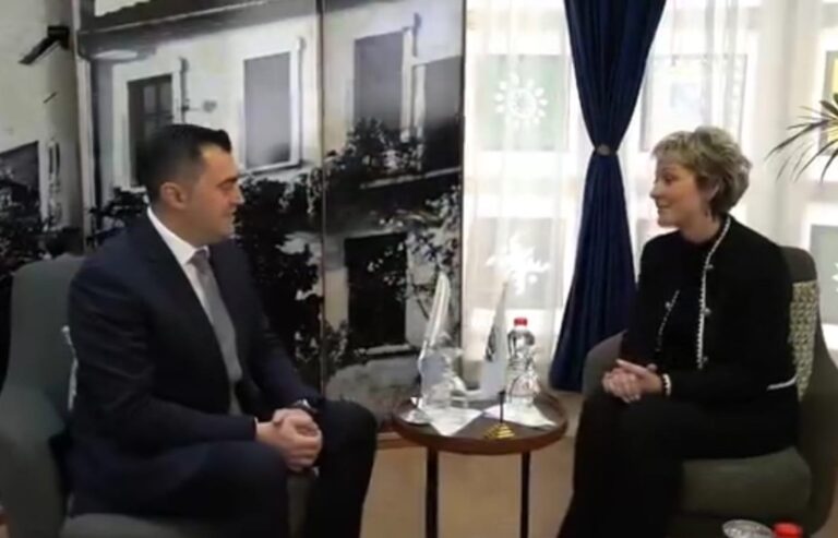 Kryetari i Bashkisë së Elbasanit, Gledian Llatja, nënshkruan marrëveshje bashkëpunimi me Komunën e Preshevës