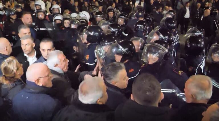 PD sot në mosbindje civile, Braçe: Si makinat e ekstr*mistëve. Policia: Vepër penale