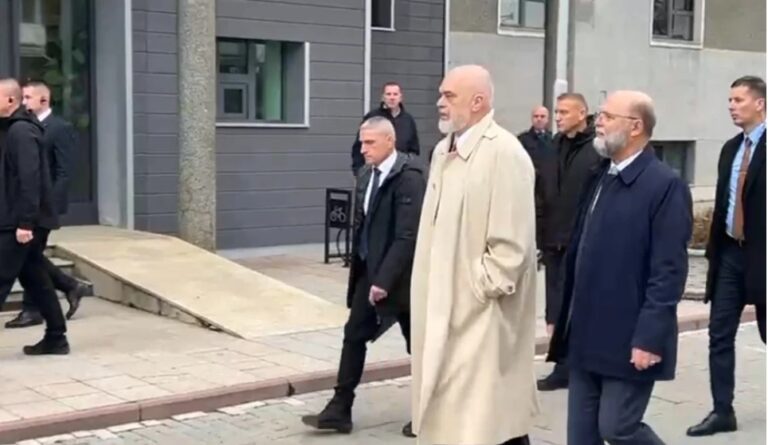 Mbledhja e përbashkët e Parlamenteve Shqipëri – Kosovë, Kryeministri Rama mbërrin në Kuvendin e Kosovës