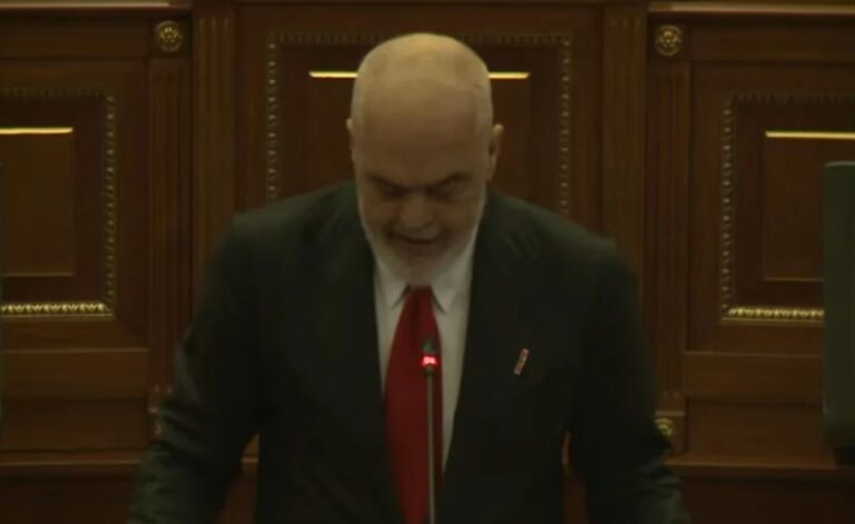 Rama në Kuvendin e Kosovës: Thaçi e krerët e tjerë të UÇK po mbahen peng në Hagë!