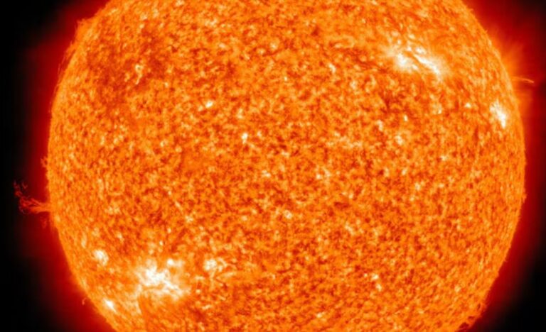 Çfarë po ndodh? Një vrimë gjigante shfaqet në Diell