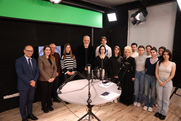 Laboratori i Medieve Digjitale, Rama tregon takimin me studentët e gazetarisë
