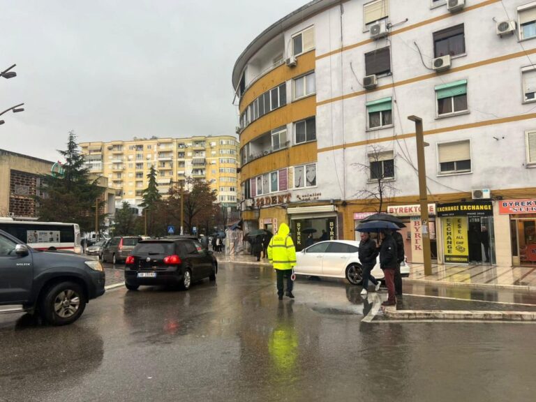 Durrës, shkon në 440 numri i familjeve të dëmtuara nga përmbytjet