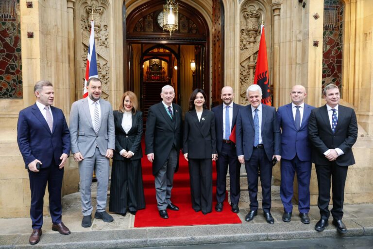 Spiropali vizitë zyrtare në Parlamentin e Britanisë: Marrëdhëniet dypalëshe janë në një nivel të ri