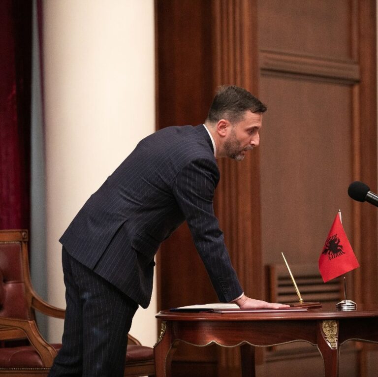 Braçe poston fotot: Nesër Rama do të vijë në Divjakë, në vitin 2019 u betua si zv.kryeministër