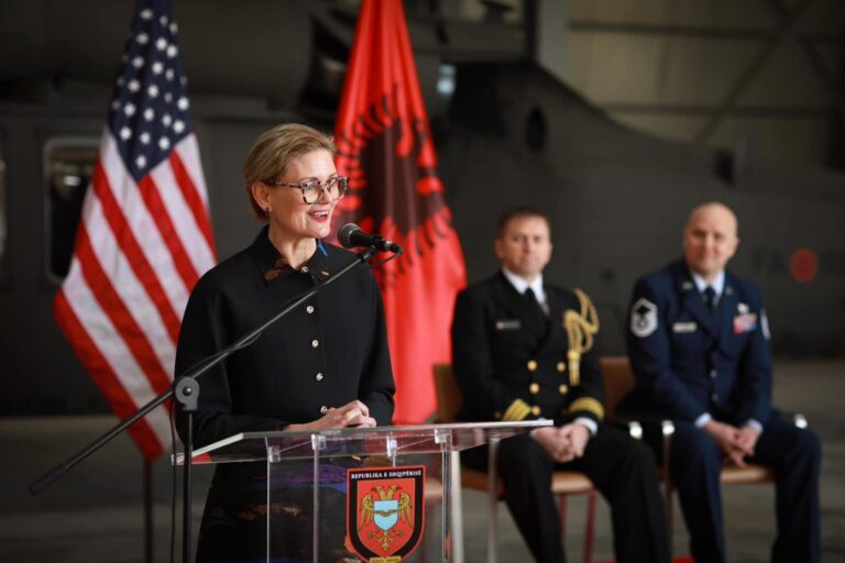 VanHorn: Nderimi nga Shqipëria i kryekapterit Vogel, testament i partneritetit tonë si aleatë të NATO-s