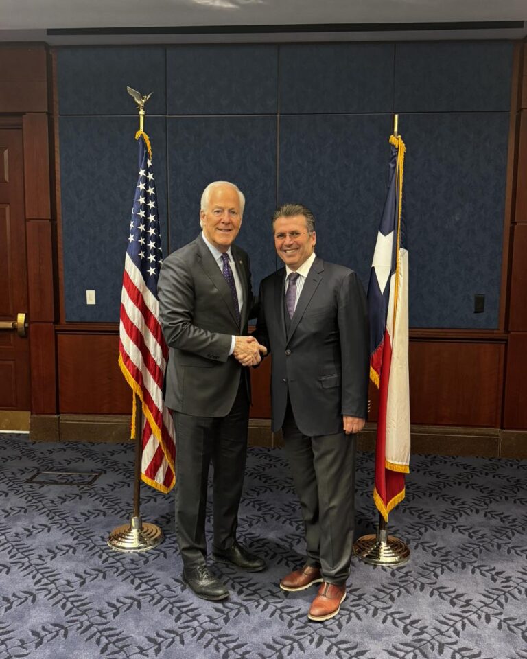 Mediu takon senatorin John Cornyn, diskuton për çështjet e brendshme të Shqipërisë