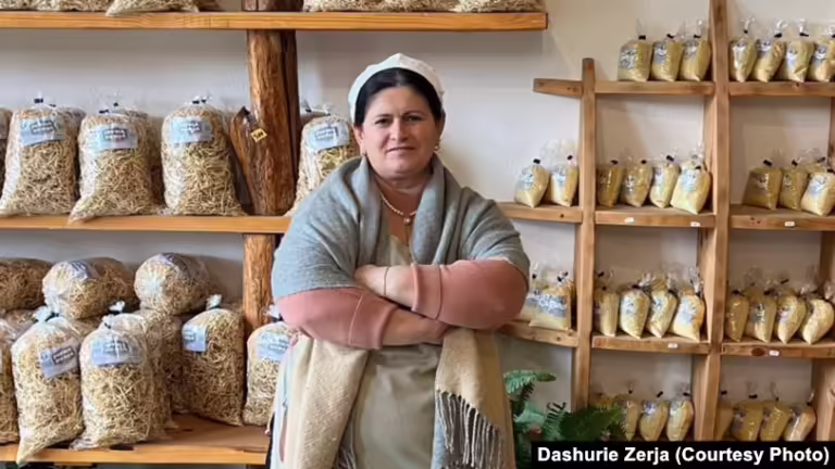 Jufkat e Dashurisë që shuajnë mallin për traditën