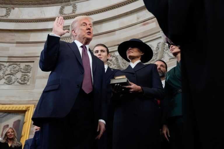 Donald Trump betohet si president i Amerikës: Epoka e artë nis tani!