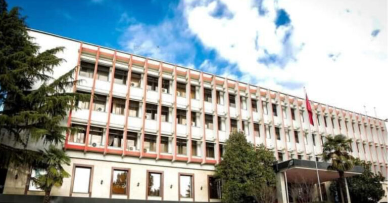 Dy shqiptarë shpallen “non grata” në Serbi/ Ministria e Jashtme thërret ambasadorin serb për sqarime