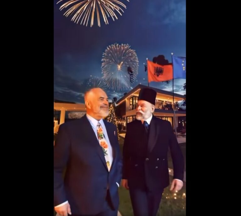 Rama uron ditën e parë të 2025 krah Ismail Qemalit të bërë me “AI”
