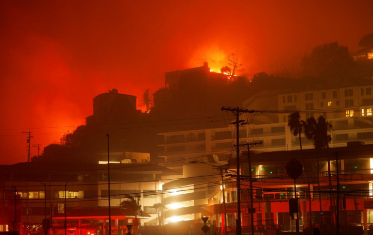 Zjarret në Los Angeles, mbi 32 mijë banorë nën urdhra evakuimi