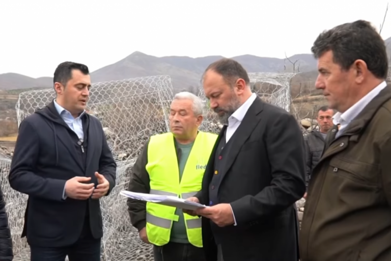 VIDEO/ Ministri Mazniku: Ndërhyrje infrastrukturore në përroin e Gostimës, mbështetje për bujqësinë