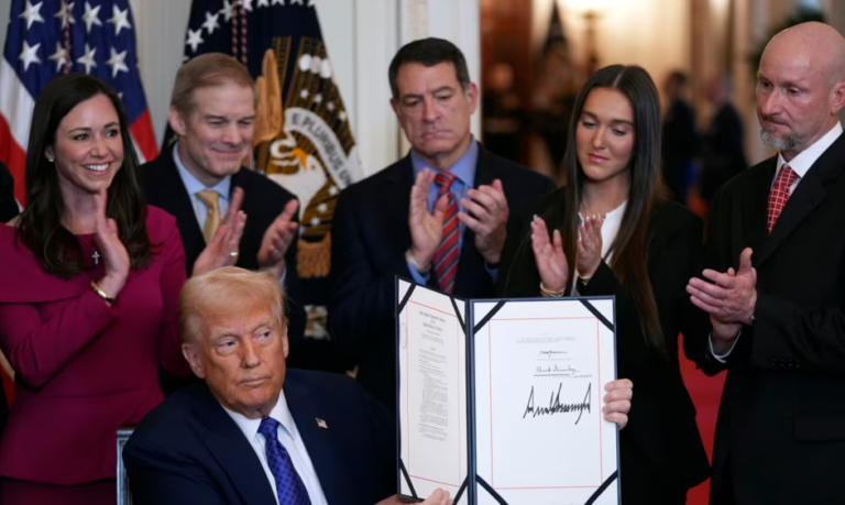 Presidenti Trump njofton se do të “dërgojë kriminelët më të këqinj të huaj” në Guantanamo