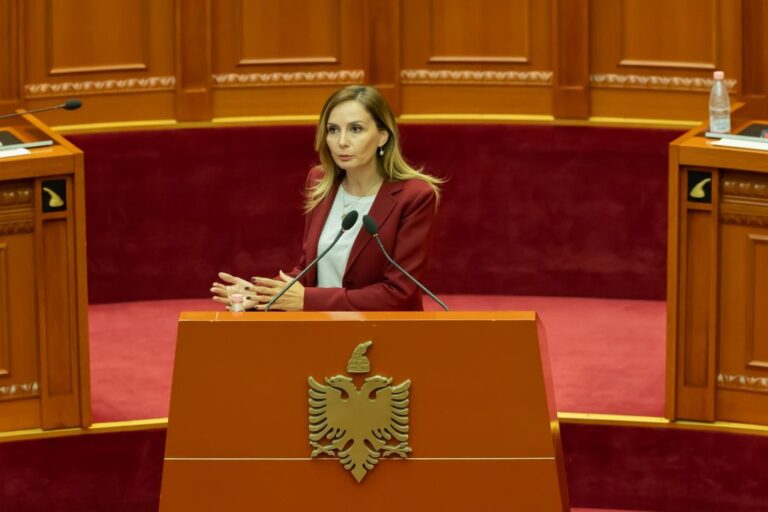 Tabaku: Ekonomia shqiptare ka nevojë për një model të ri