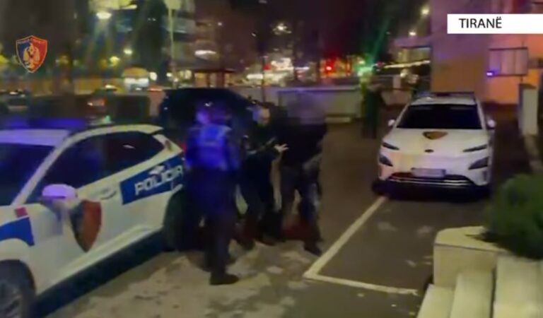 Kapet nga shërbimet e Komisariatit të Policisë Nr.2, 32-vjeçari, i shpallur në kërkim