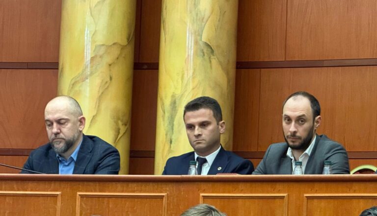 Historike, për herë të parë në Këshillin Bashkiak të Tiranës edhe një pjesëtar i Komunitetit rom