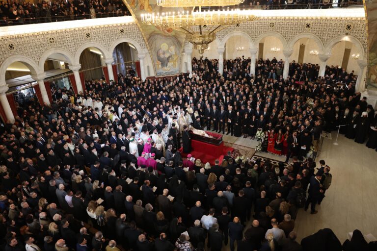 Zëri i Amerkës: Tiranë, përcillet me nderime Kryepeshkopi i ndjerë Anastas Janullatos