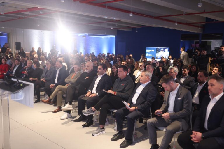Platforma globale “Plug and Play” hap dyert në Tiranë, Veliaj: Regjistroni falas fëmijët