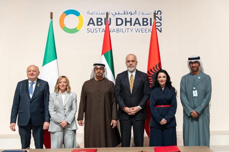 Fotoalbumi i Kryeministrit Rama në Abu Dabi