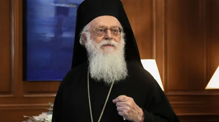 Kryepeshkopi Anastas në gjendje kritike, Berisha: Të bashkojmë lutjen tonë për shëndetin e shërbëtorit të pakursyer të Zotit