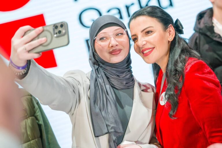 Belinda Balluku në Kuvendin Rinor të qarkut Fier (foto)