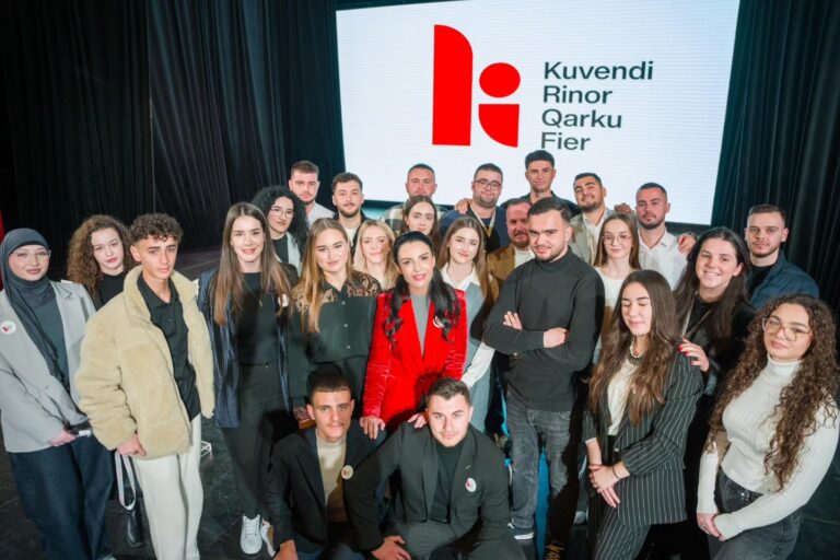 Kryeministri poston Kuvendin Rinor të Fierit si qark model