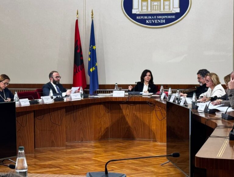PD dhe PS bien dakord: Mandati i Vullnet Sinajt të shqyrtohet nga Kushtetuesja
