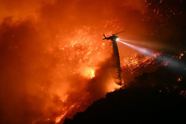 Zjarret në Los Angelos! Shkon në 16 numri i viktimave, mbi 12 mijë shtëpi të shkrumbuara