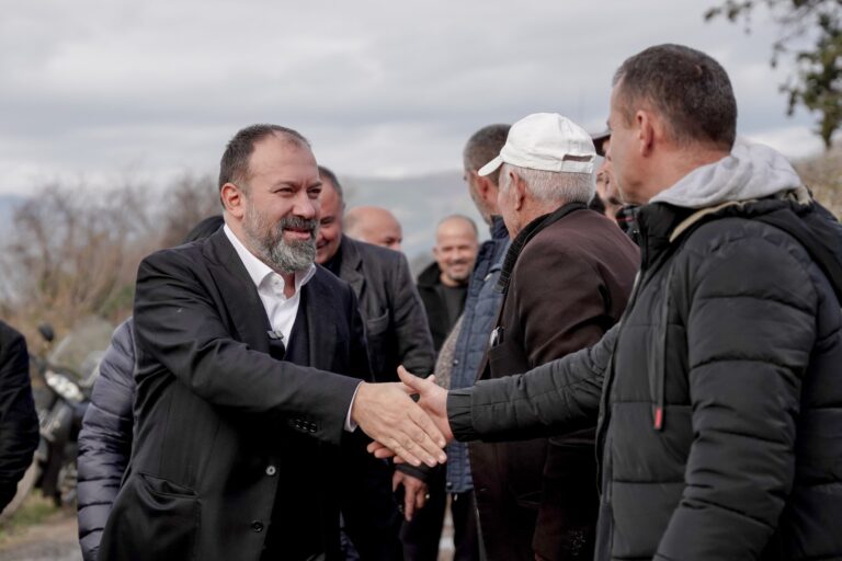 Ministri Mazniku dhe kryebashkiaku Llatja në Shushicë të Elbasanit