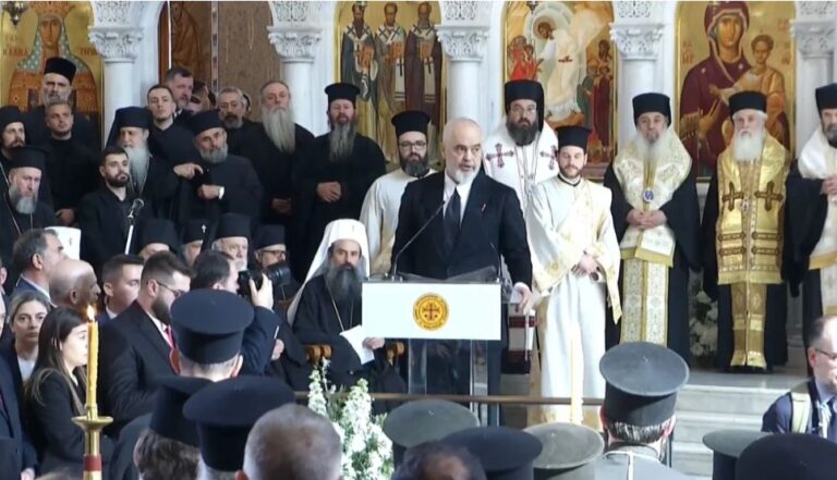 Rama: Kryepeshkopi erdhi një prift grek dhe po ikën si Anastasi i Shqipërisë